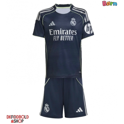 Real Madrid Dean Huijsen #24 Udebanesæt Børn 2025-26 Kort ærmer (+ korte bukser)